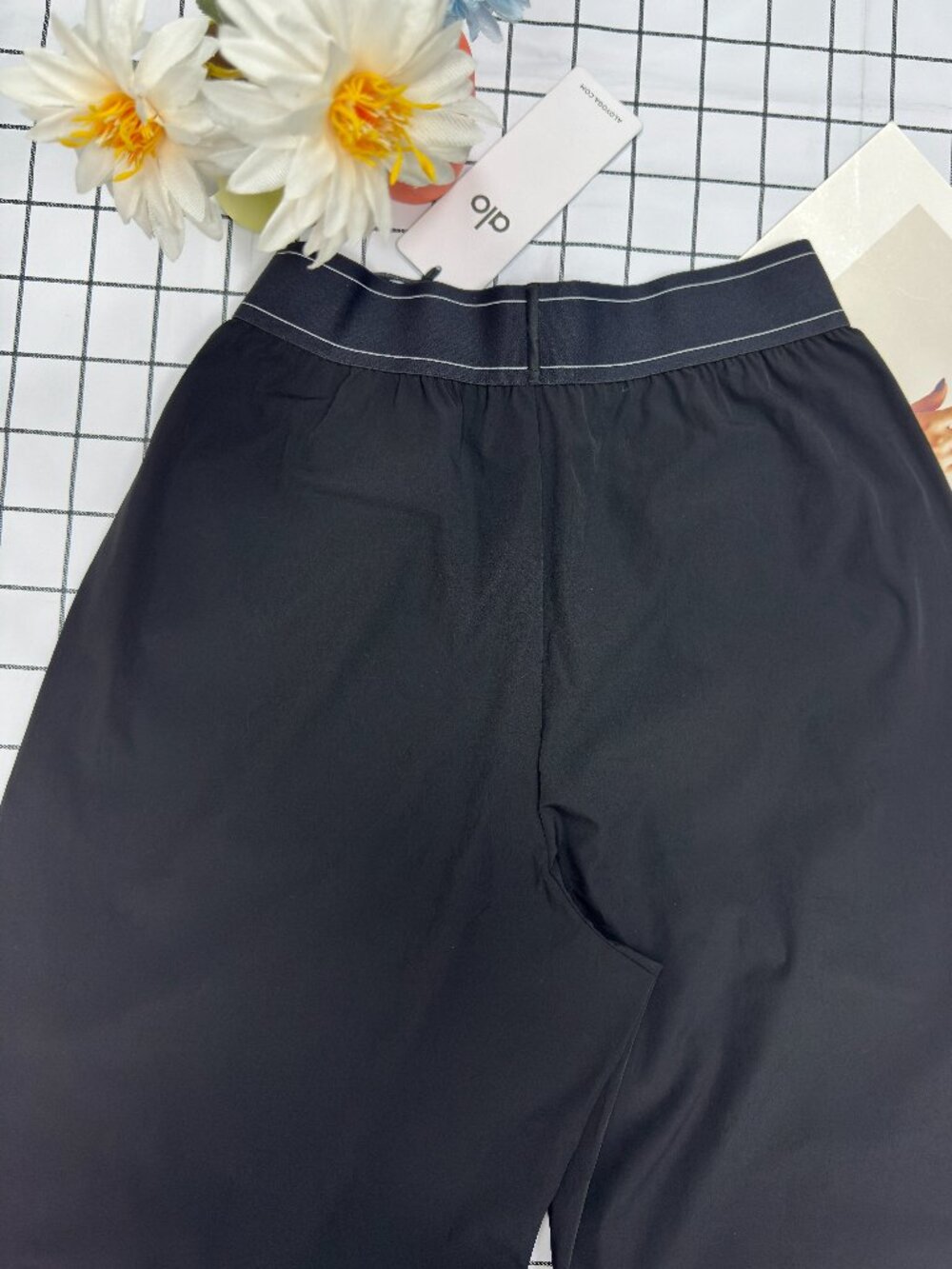 NWT 😘 Alo Yoga Black Wide Leg  Suit Up Trousers 30” Inseam Travel Workwear ✨ - Picture 4 of 9